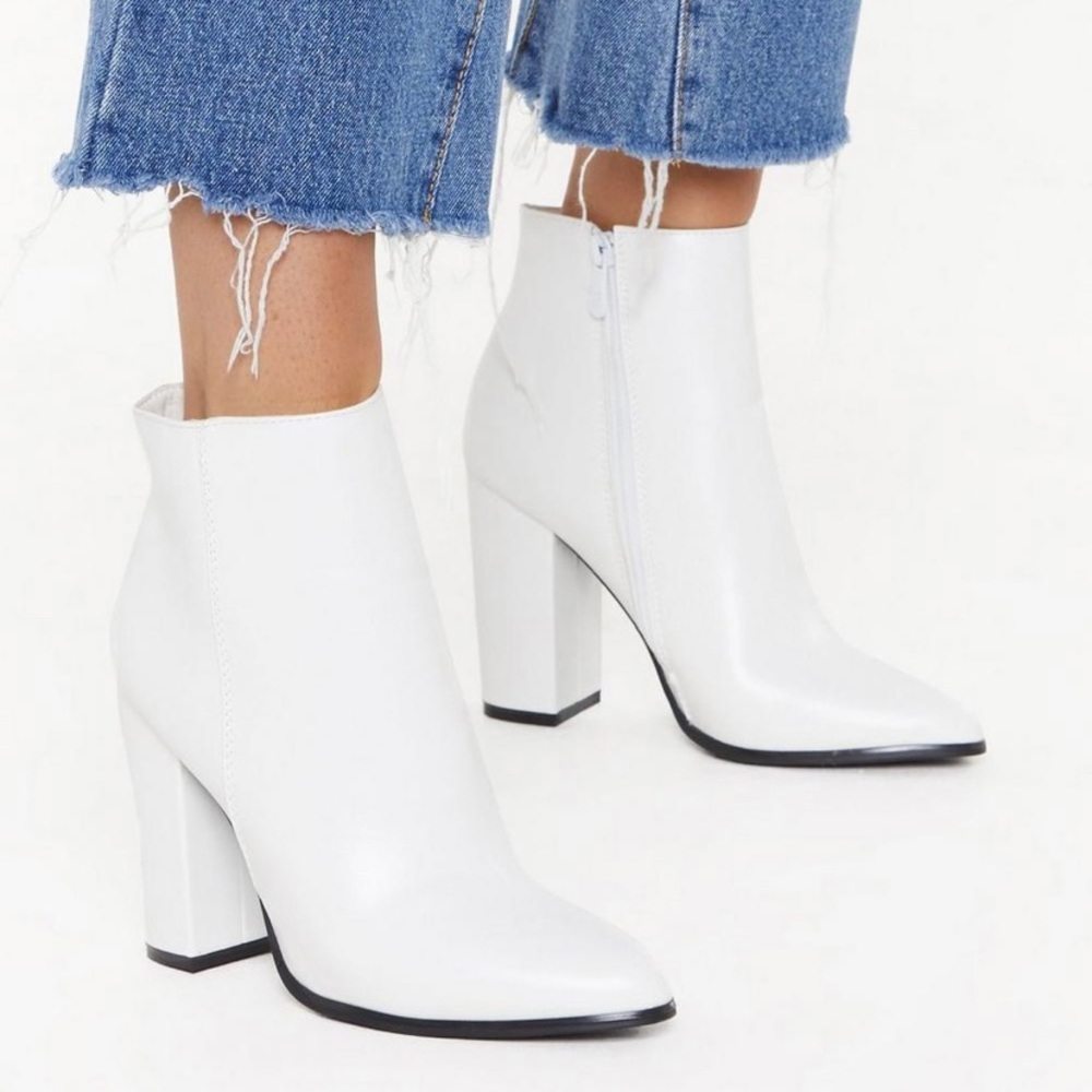 WHITE 4” FAUX LEATHER HEELED BOOTIES (NEVER WORN)